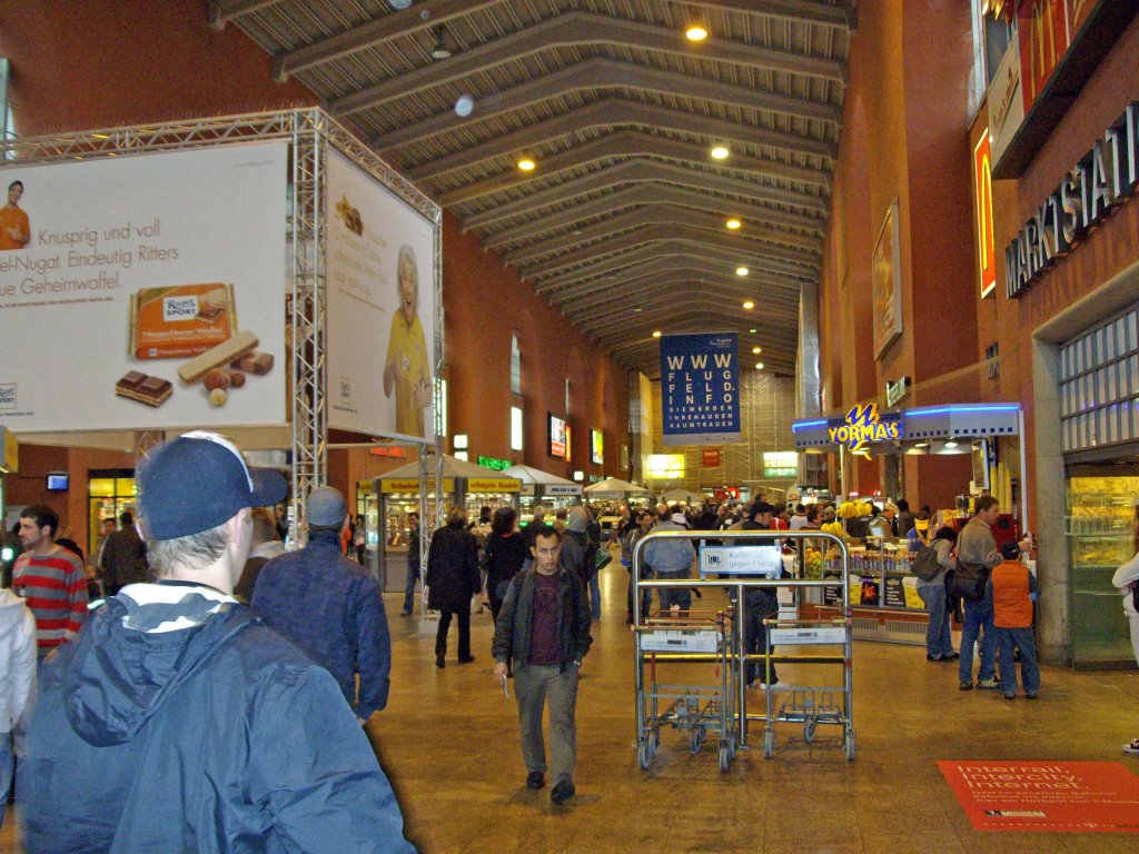 Stuttgart Hauptbahnhof, Haupthalle by ©schw@bendude