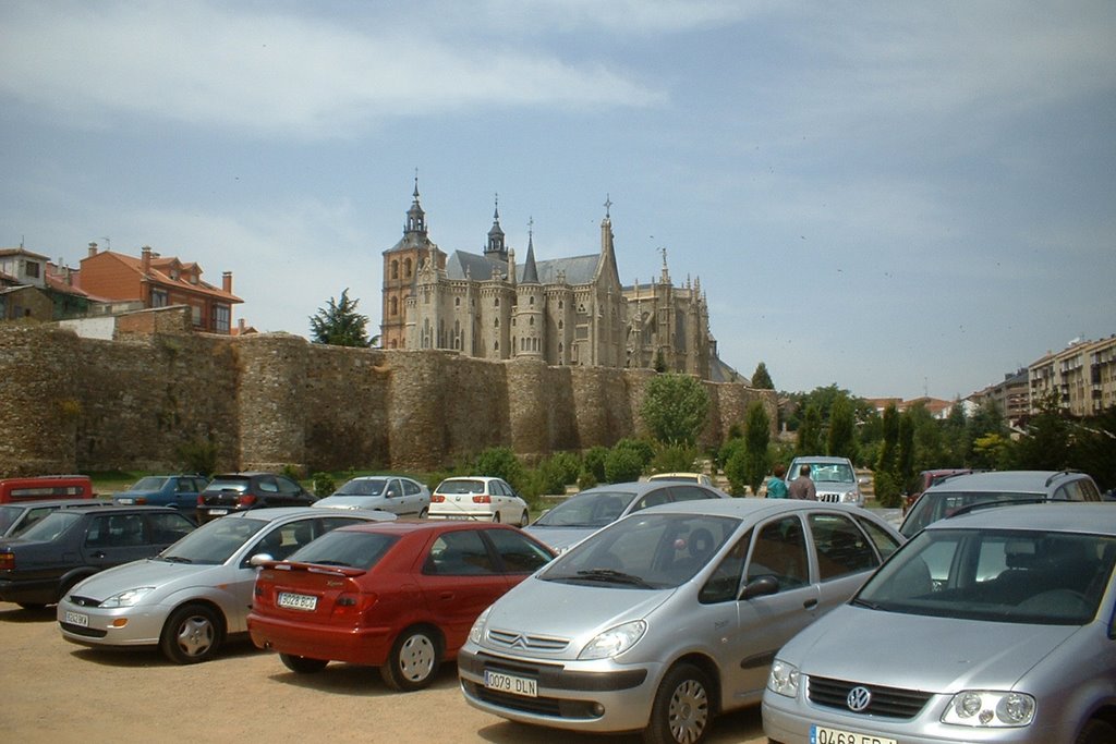 PALACIO EPISCOPAL Y MURALLA ROMANA (BGIGIREY) by BGIGIREY