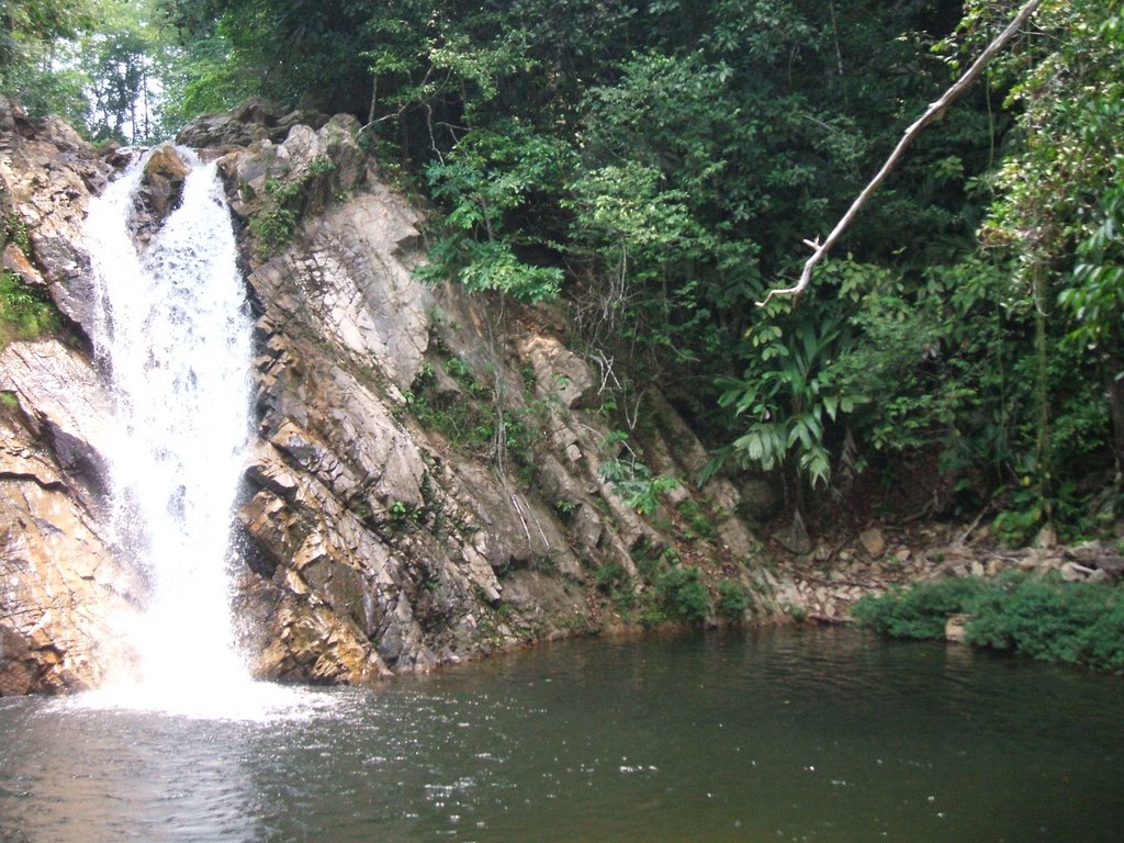 Waterfall Finca Cimarron by Rodrigo Azofeifa Hon…