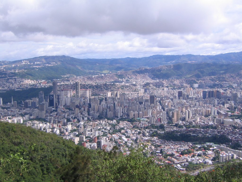 Vista de Caracas, desde el Cerro El Avila-La Zamurera by crumilka