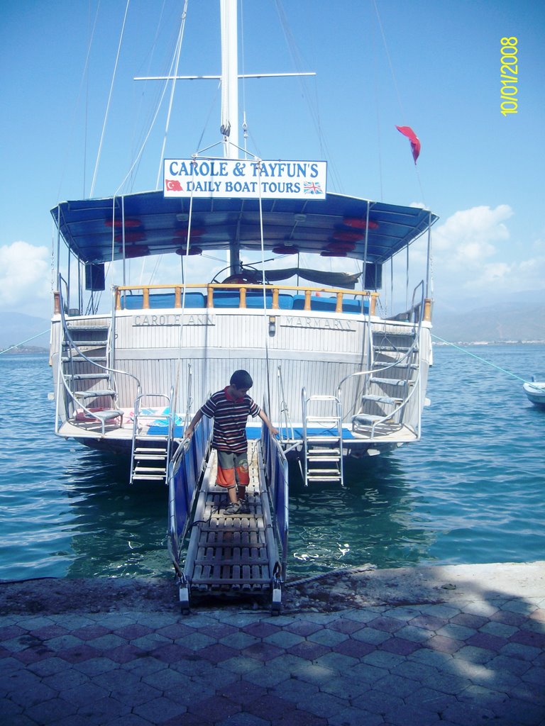 Fethiye İskelesinde tekne fobisini yenmeye çalışan bir minik by 42yaska