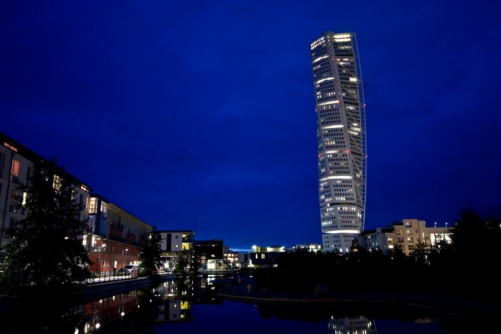 Turning Torso by night by Håkan Dahlström