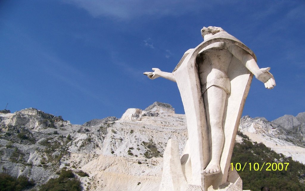 COLONNATA - Monumento del Cavatore by Francesco Antonazzo