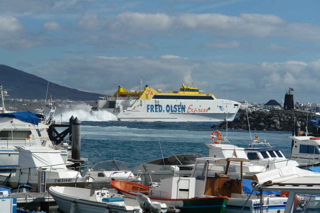 Puerto de Playa Blanca by a.gak