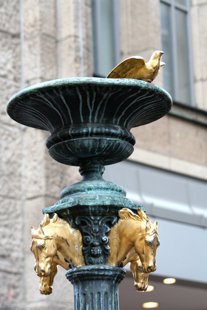 Pferde-Brunnen-Aufsatz in der Obernstr. by picotuna