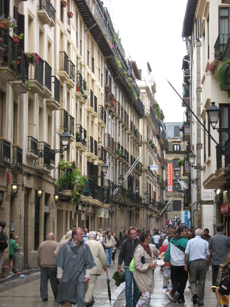 Calle del Treinta y Uno de Agosto by Simone Avossa