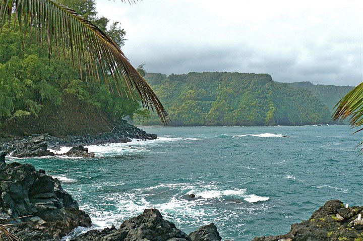 Hana Hwy before Keannae Peninsula by margadagio