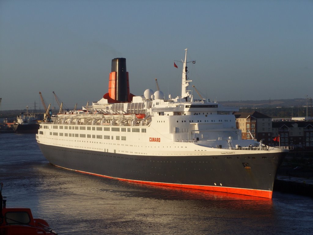 QE2's last visit to the tyne Oct 8th 2008 by Whoknowsmarra