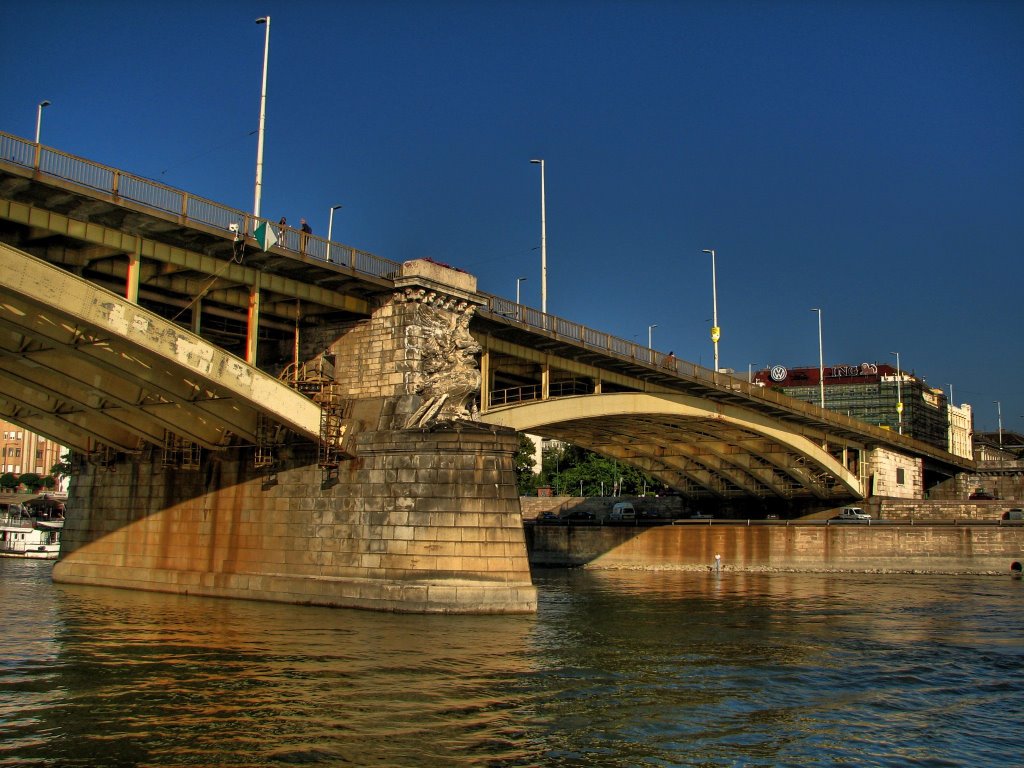 Margaret Bridge by doben