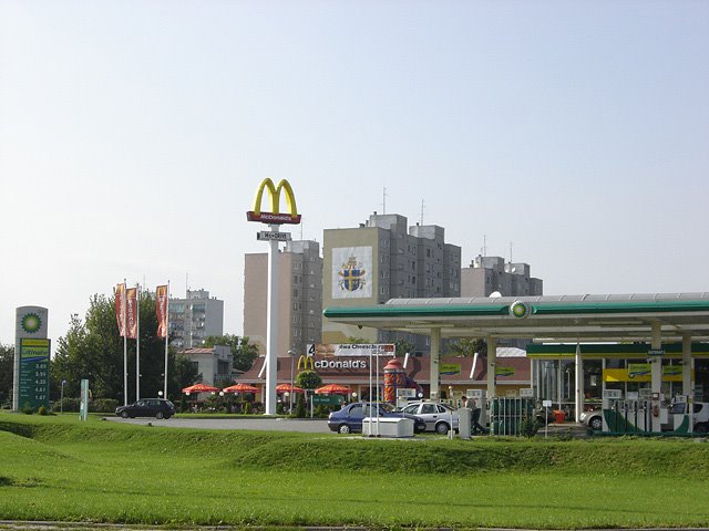 Bp, McDonald's, wieżowce os. ul Piastowska by bl0ndas