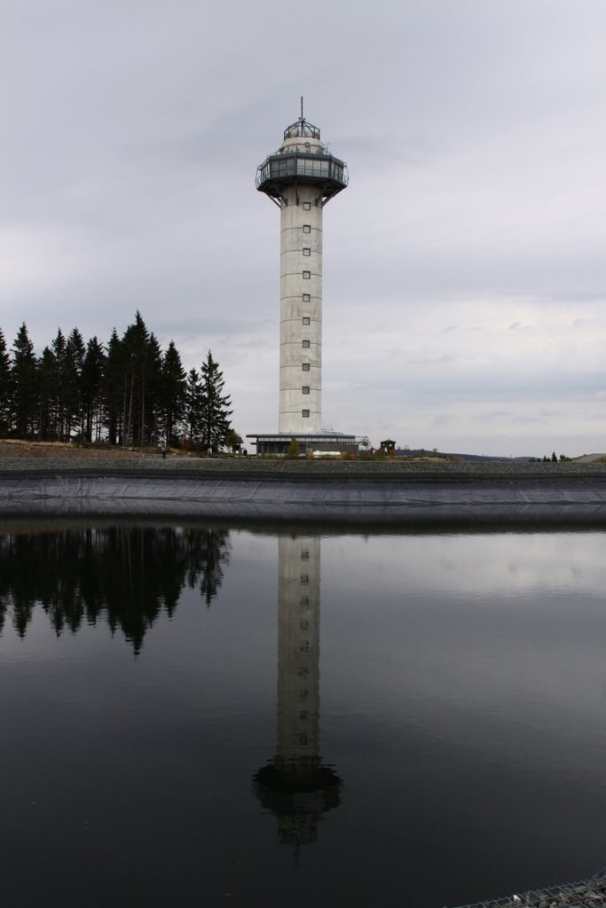 Hochheideturm spiegelt im See by FeOfoto&desing