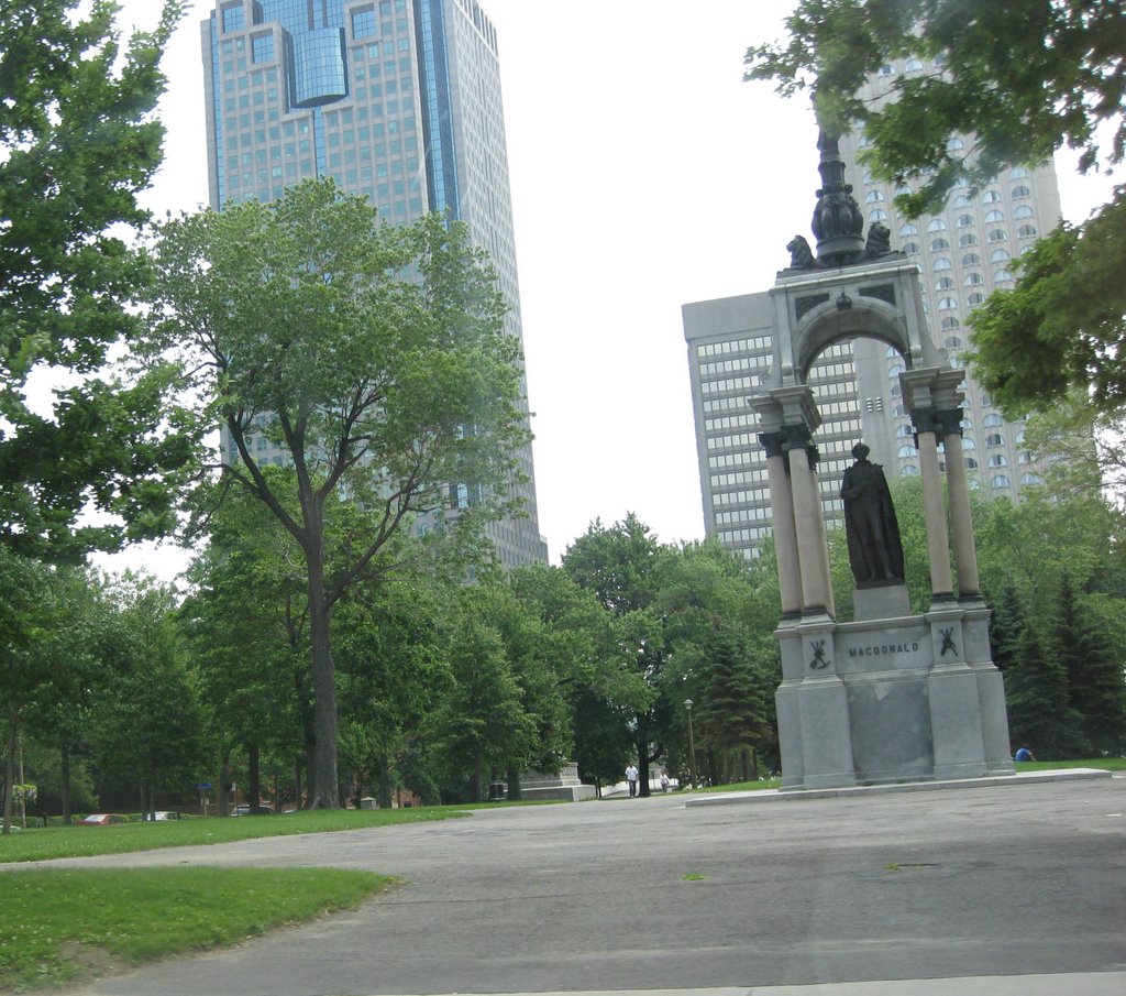 Mc donald simbel,statue(montreal) by Sina Lotfahmadi (LA)