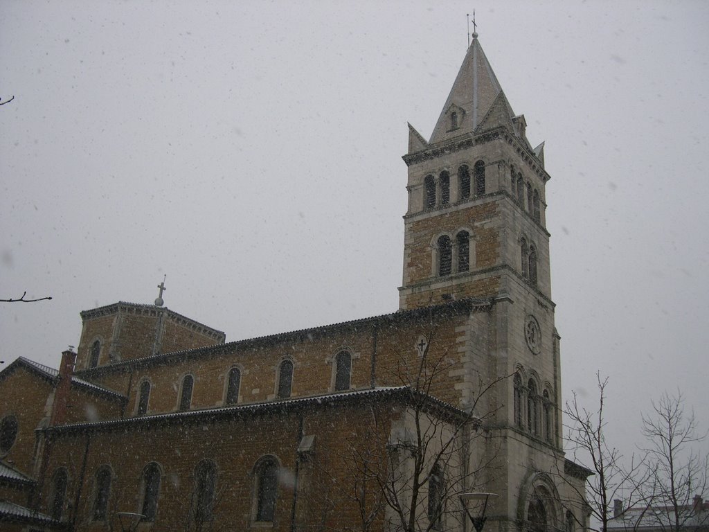 Eglise d'écully sous une chutte de neige by homfou69