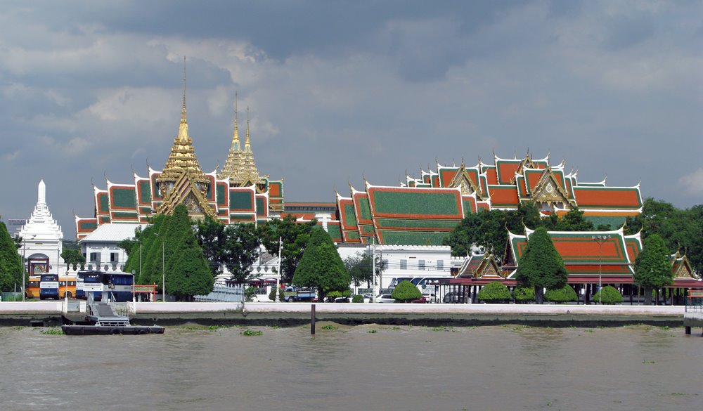 Bangkok, Thailand. The Grande Palace. by Eivind Friedricksen