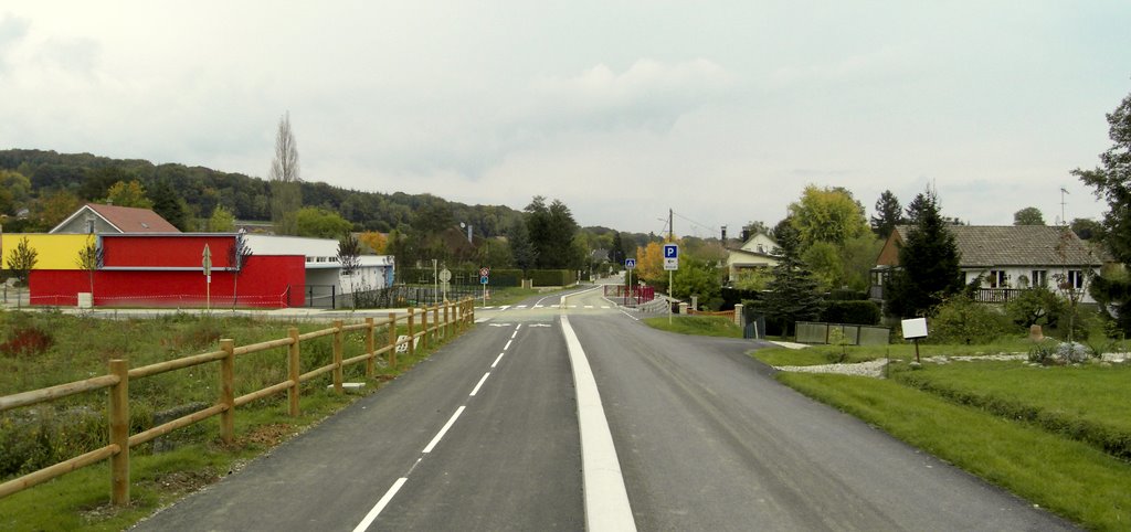 Ecole, vue de la Piste Cyclable à Vétrine by Yves BAMBERGER