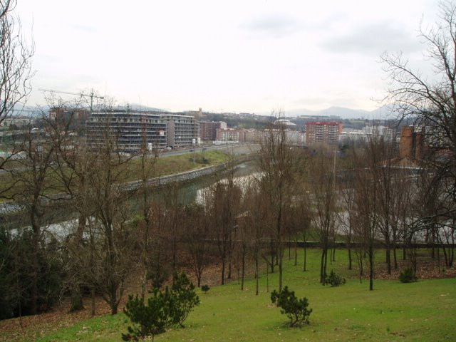 Parque de Cristina Enea y al fondo Riberas de Loiola by xabier3007