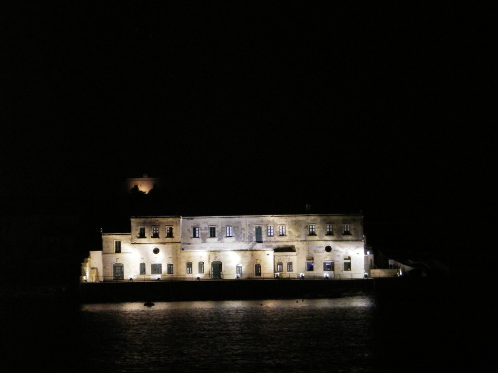 Sliema at night by Cecilia  Pinheiro