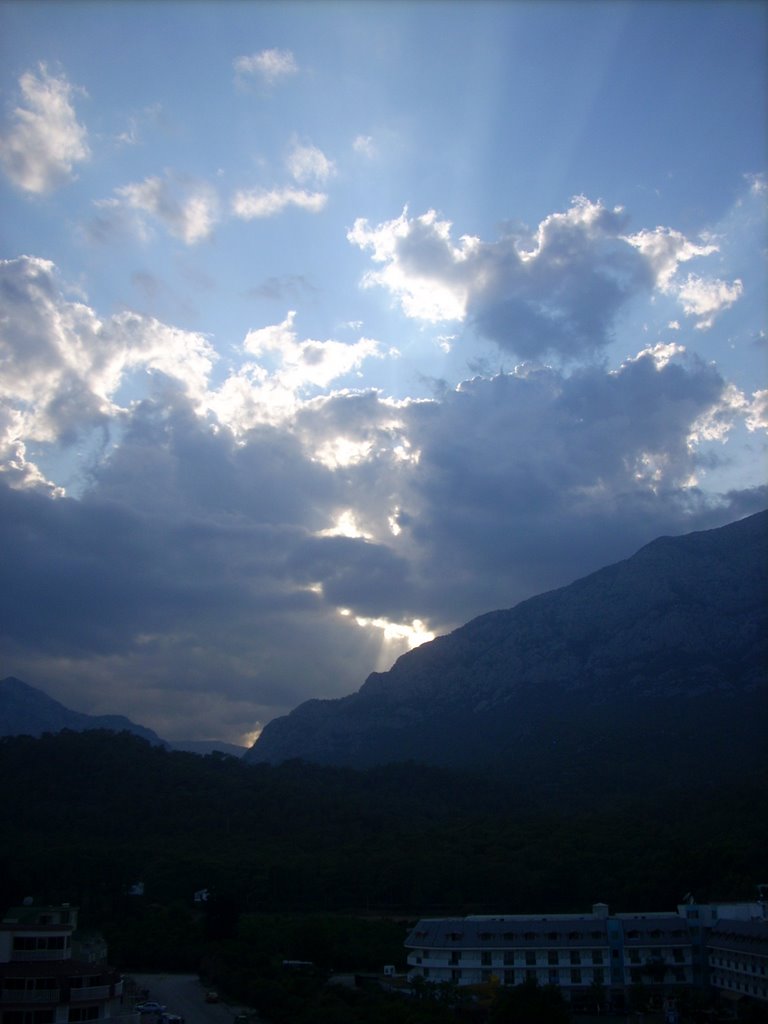 Ray of Light @ Amara Wing Kemer by Reiseblog