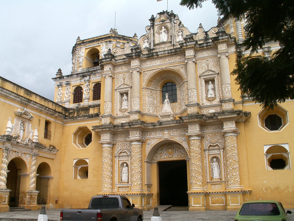 Antigua - Iglesia de Nuestra Señora de la Merced (2) by J.G. Nuijten