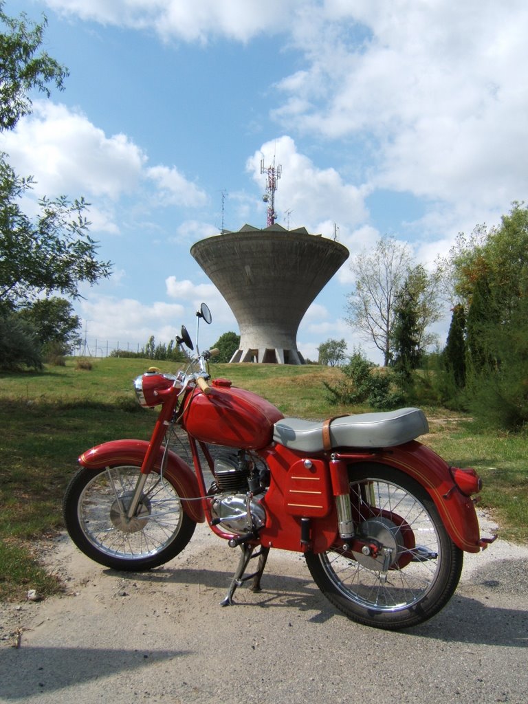 Water tower, the symbole of Oroszlány by fricc