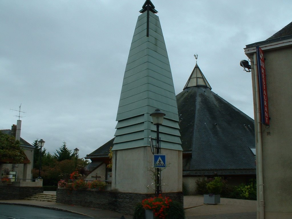 L'Eglise Saint Gilles et son Clocher, Avrillé, 49240. by J.Hache