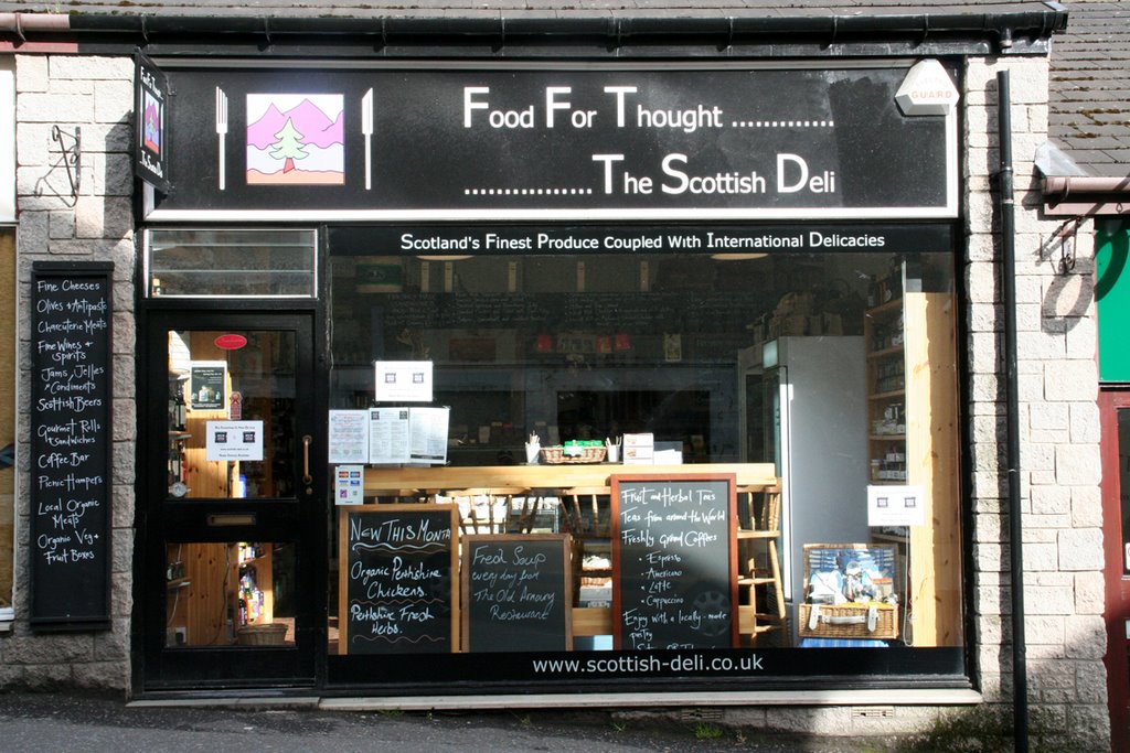 A Shop at Bonnethill Road, Pitlochry by 陳建昌  Chien-Chang Chen