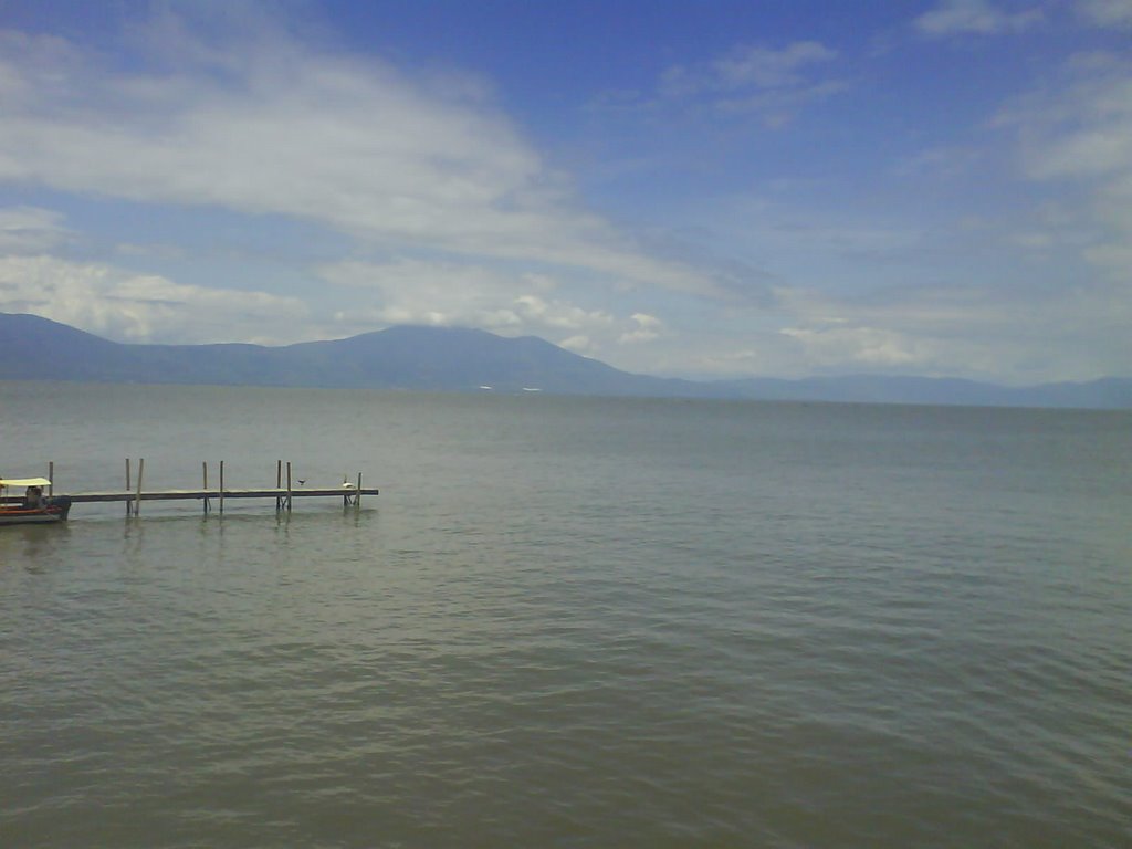 Muelle en Chapala by Mon Lopez