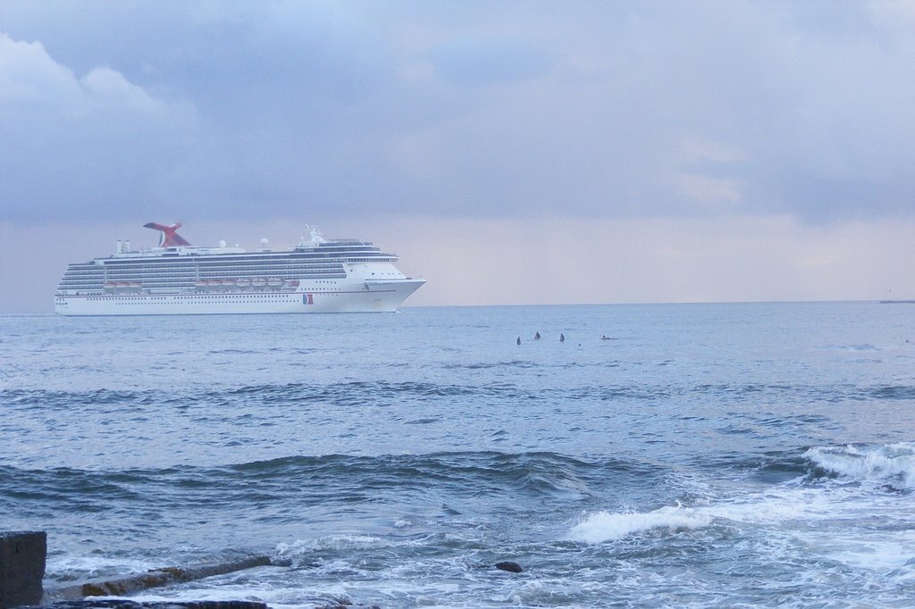 Bay Front Surf - Dawn Patrol Lineup and Cruise Ship by enigmaloops