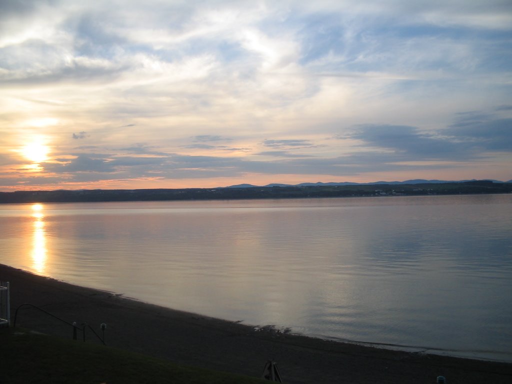 Sunset on ST-Lawrence river by marc3450