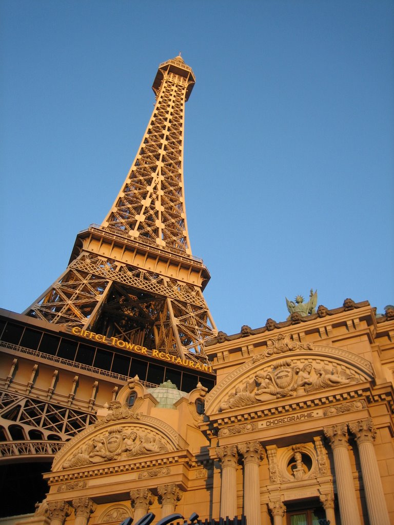 Paris Hotel  Las Vegas   11/06 by timcdfw