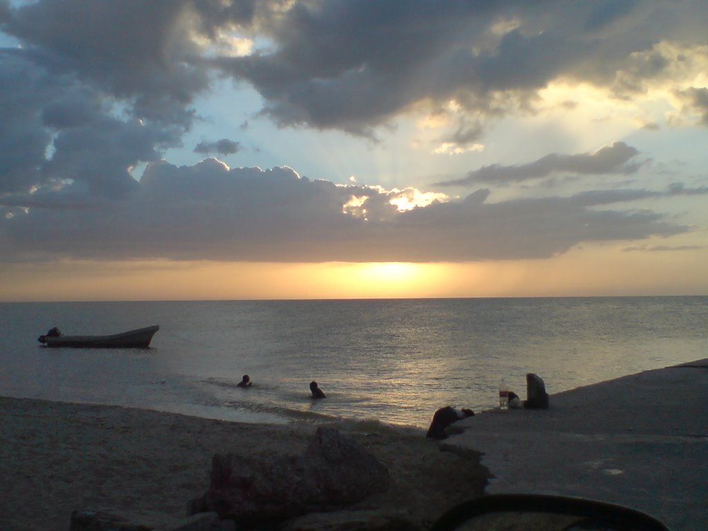 ATARDECER DESDE EL MUELLE DE CELESTUN YUCATAN MEXICO by renan78