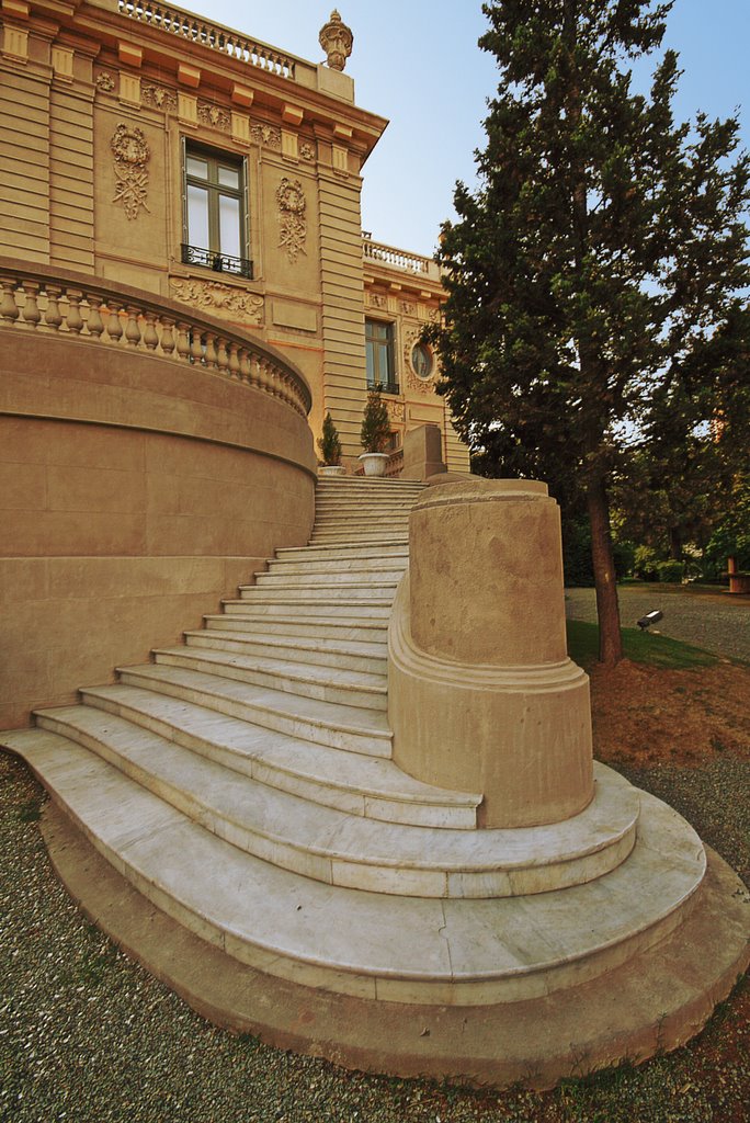 Escalera del Palacio Ferreira by Gustavo Alterio