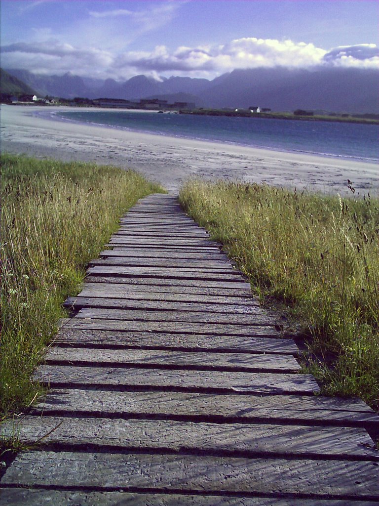 Camiño á praia (Henningsvær-Lofoten) by xeit