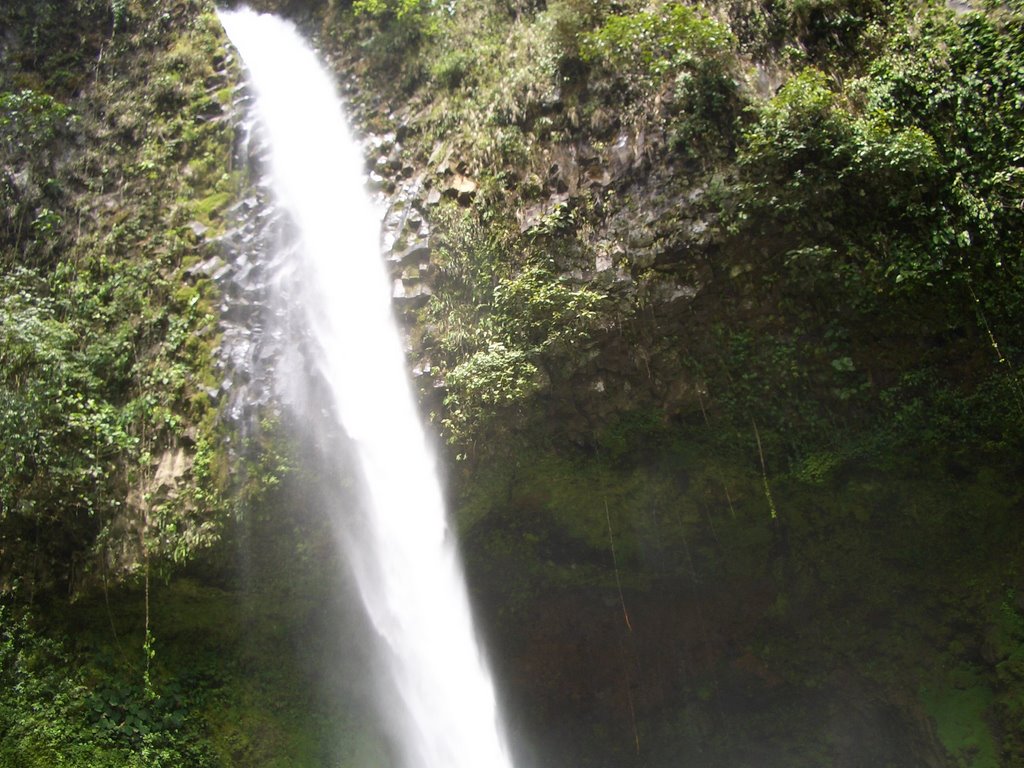 Catarata waterfall 4 by yanivp31