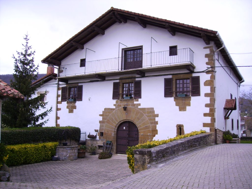 Casa en Lizaso by Josep Maria Viñolas Esteva