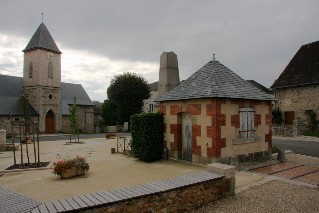 Saint-Bonnet-Briance : place de l'église by macrobert