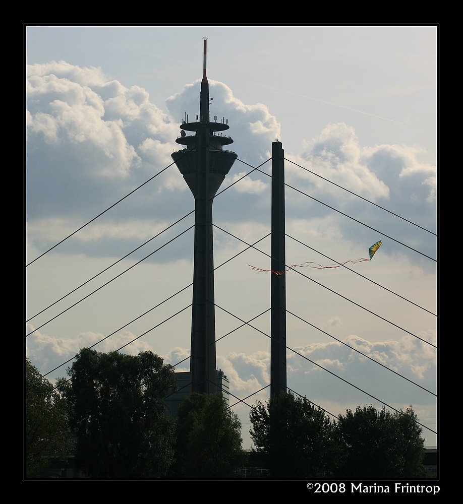 Düsseldorf - Rheinkniebrücke und Fernsehturm by Marina Frintrop