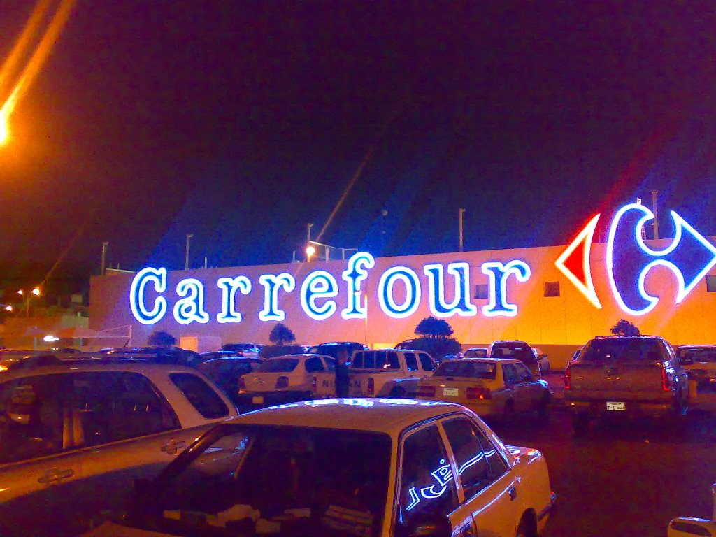 Carrefour in Granada @ nite by jowendell