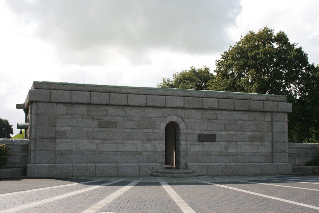 Deutscher Soldatenfriedhof La Gambe by Moseltrödler