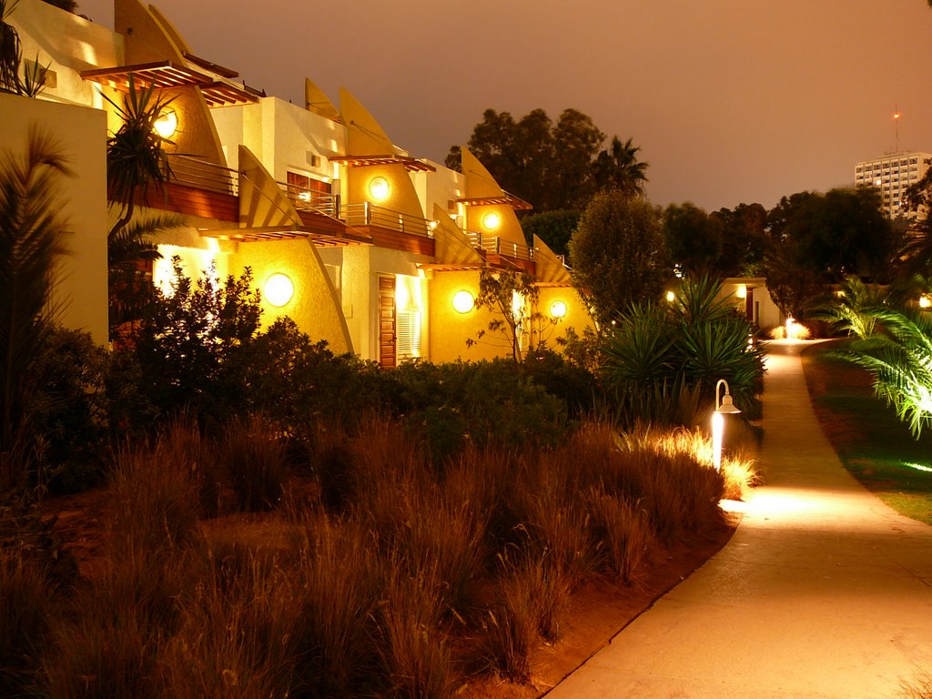 Bungalow de nuit, Club Med, Agadir, Maroc by skykrull D.