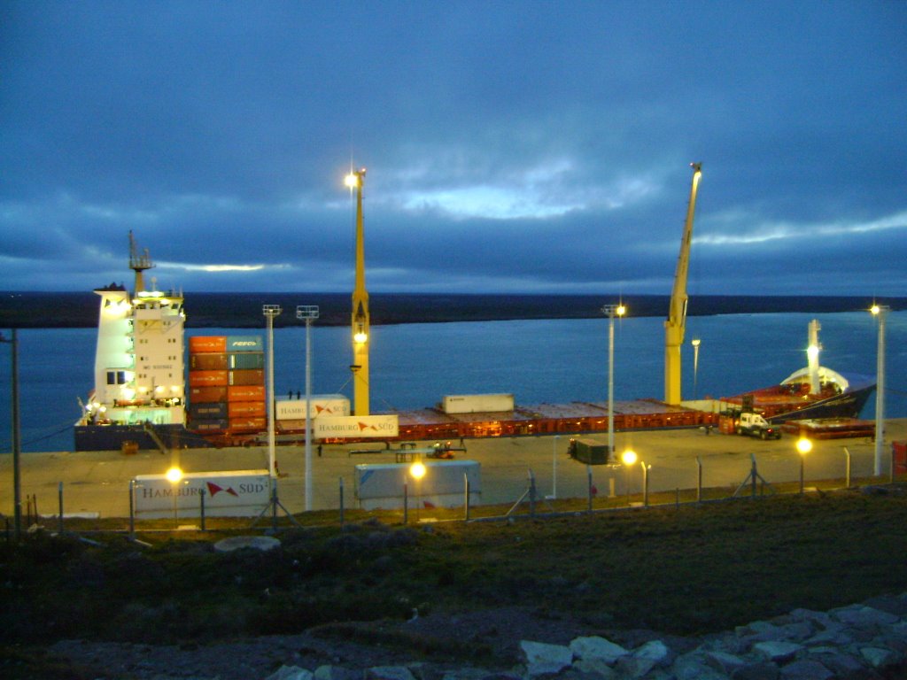 El muelle de ultramar by Marce Lobato