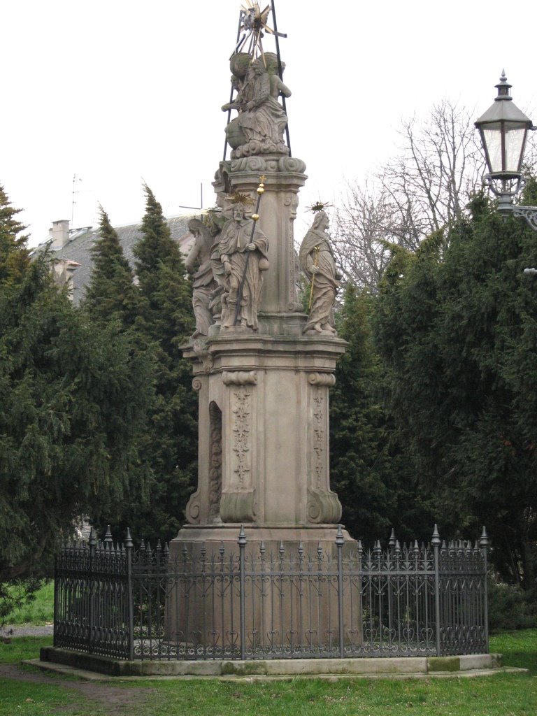 Pomnik św. Trójcy w Brzegu (The monument of the Holy Trinity in Brzeg, Poland) by sasklocz