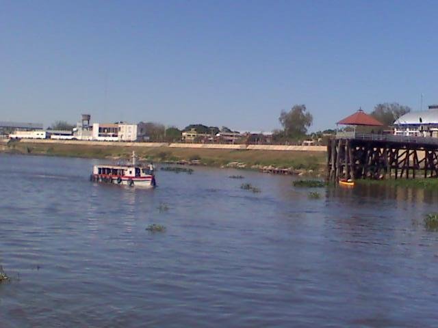 Lanchita llegando al puerto by r0sAnNiT@ pEn@y0