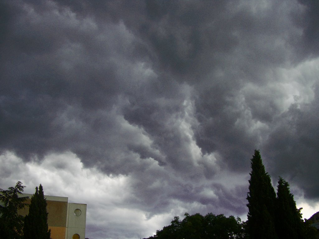 Avant l'orage sur Marseille by Lucien Ruth