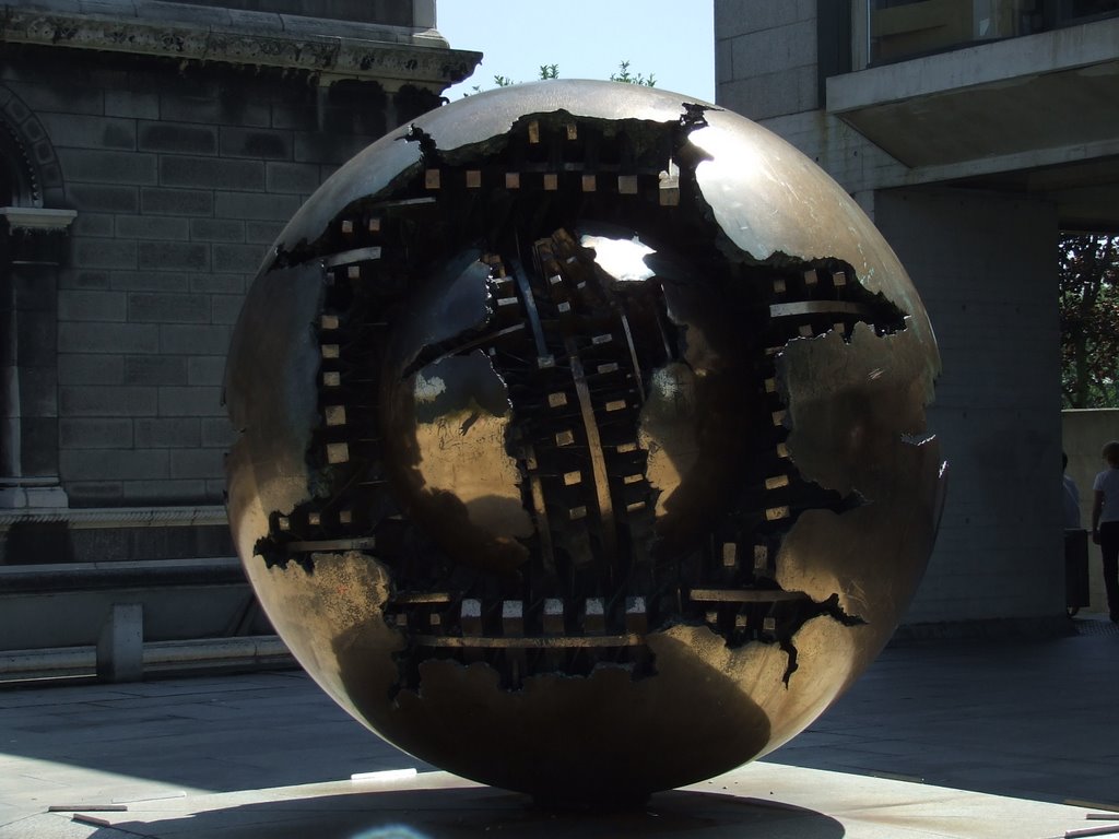 Sphere within Sphere - Trinity College by unpaseo