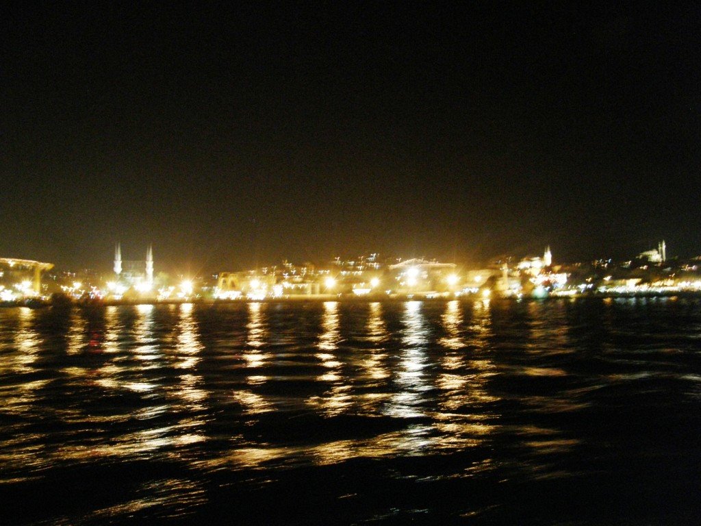 BOĞAZDAN ÜSKÜDARDA GECE MANZARASI/PHOTO BY M.SAMİ YİĞİT by Muhammet Sami Yigit