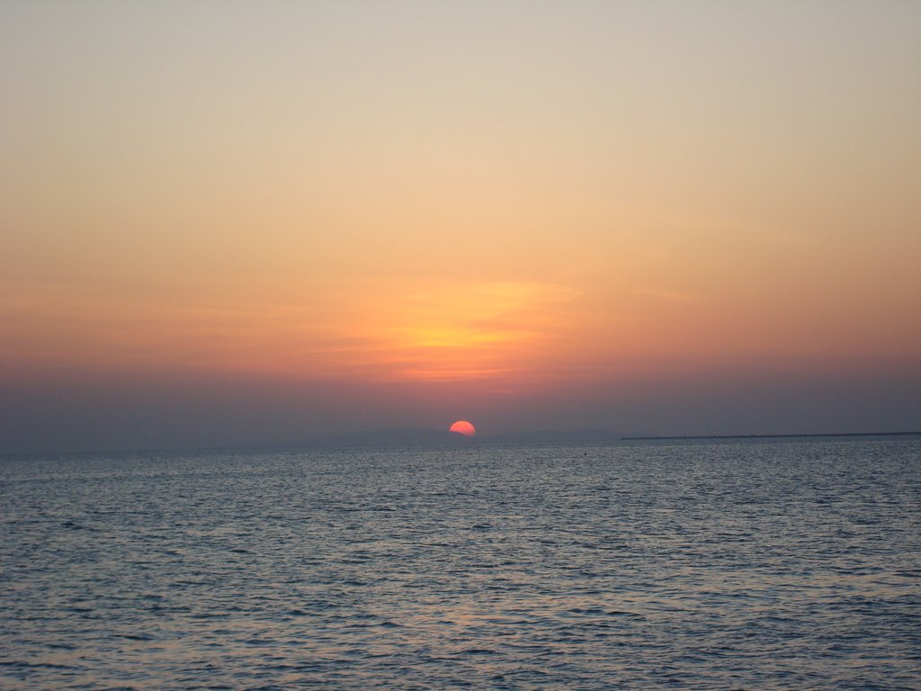 Sunrise @ Red Sea seen from Hotel Hilton Beach, Hurghada by ppreetha