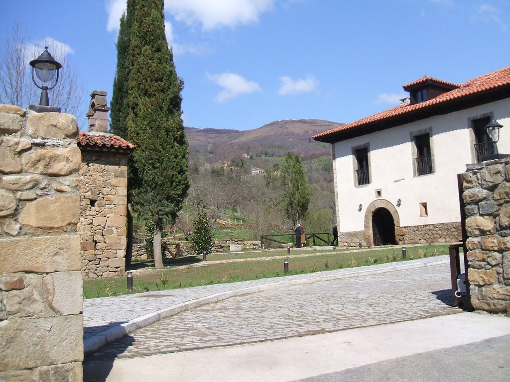 Hotel Palacio de Arriba en Cenera. Hotel de cuatro estrellas con cocina tradiccional asturiana. by llonguera