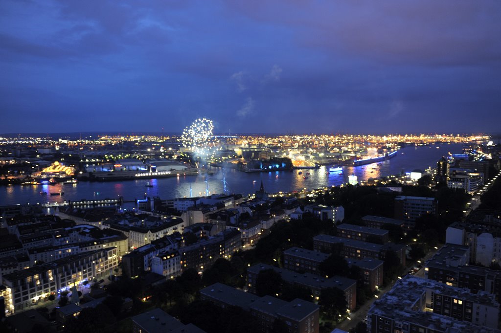 Hamburg port, pic taken form top of St. Michaelis church, southwestern direction. by Michael Commentz