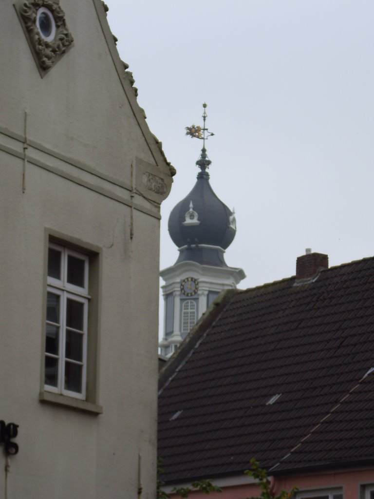 Jever Altstadt, Blick auf den Schloßturm by H.F.Haake